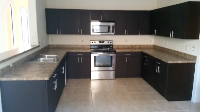 Custom kitchen cabinets project in Miami — project 1