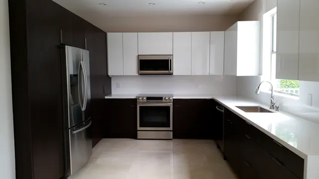 Custom kitchen cabinets project in Miami — project 4
