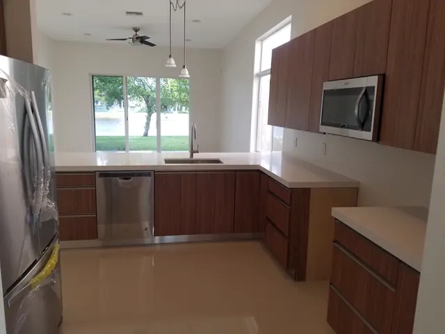 Custom kitchen cabinets project in Miami — project 6