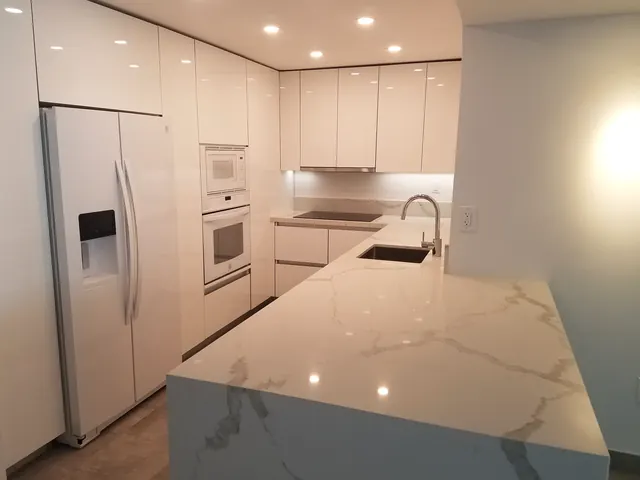Custom kitchen cabinets project in Miami — project 7