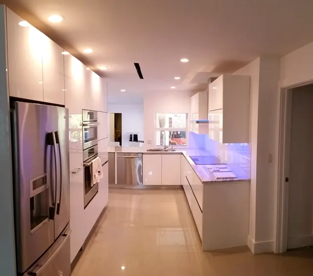 Custom kitchen cabinets project in Miami — project 16