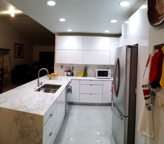 Custom kitchen cabinets project in Miami — project 17